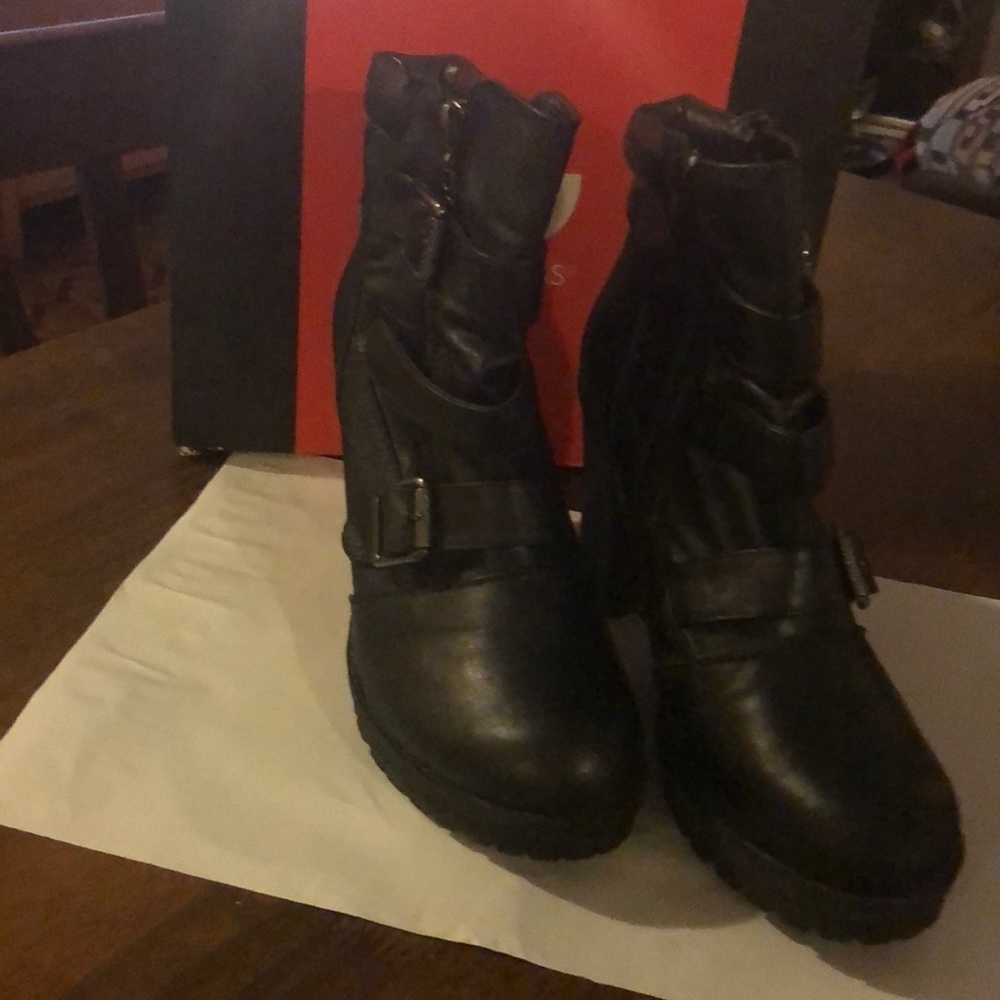 Guess Women’s shoes